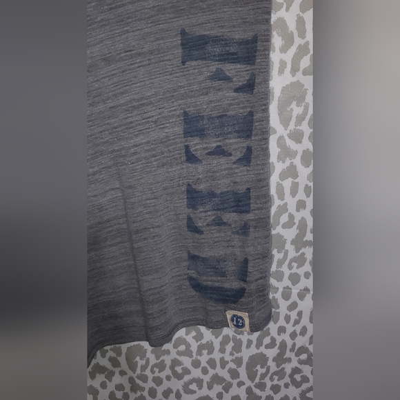 Large Wavy Tanktop - Picture 3 of 3